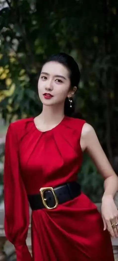 要说人生开挂,那是挡都挡不住,许龄月的优异表现获得环球小姐中国区