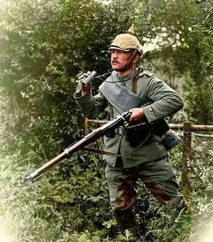 一战时期的德军钢盔就有迷彩,沙俄女兵真容彩照呈现!