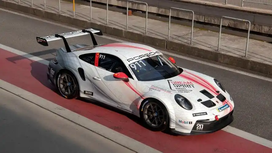 新赛季还迎来了保时捷中国赛车运动代言人吴亦凡的新车队 20xx racing