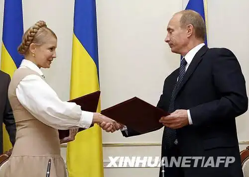 在俄罗斯首都莫斯科郊外,俄罗斯总理普京(右)与乌克兰总理季莫申科