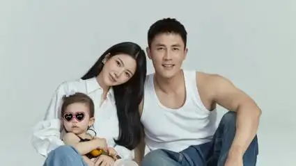 杜淳妻子王灿自曝带娃吃饭被烫伤 皮肤起水泡