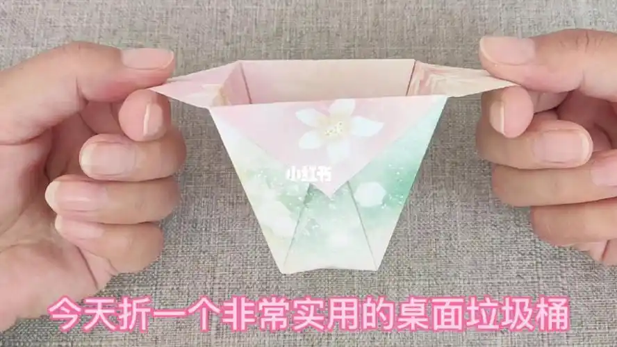 一看就会非常简单又实用的桌面垃圾桶折