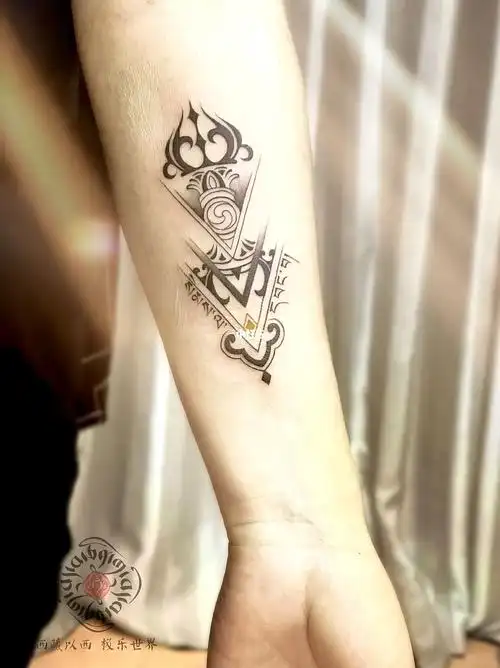 金刚杵61藏文61黑白几何简约线条小臂设计