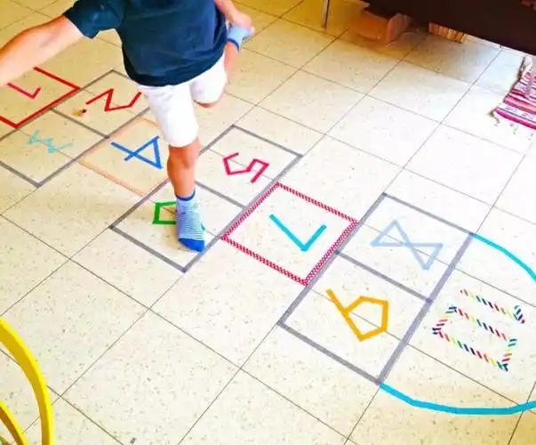 12个爆有趣的室内亲子游戏在家也能玩出花样