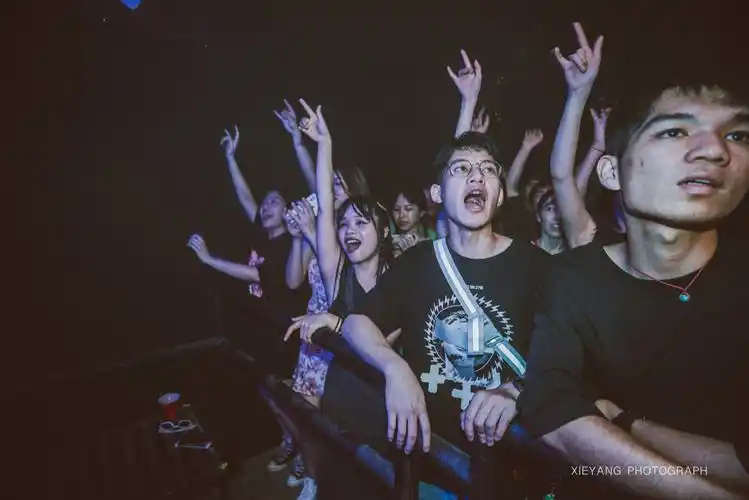 425演出回顾跳大海乐队2021派对动物巡演南宁站x候朋现场