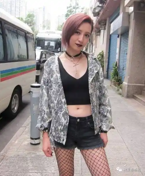 龚嘉欣处女床战黎耀祥低胸上阵野性味浓