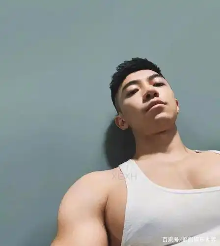 这样肌肉男胸肌你见过吗?