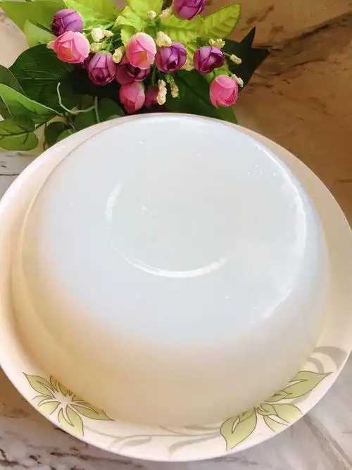 凉拌豌豆凉粉做法步骤( 凉拌豌豆凉粉的做法窍门 )