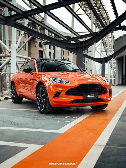 今日代步车:阿斯顿马丁dbx