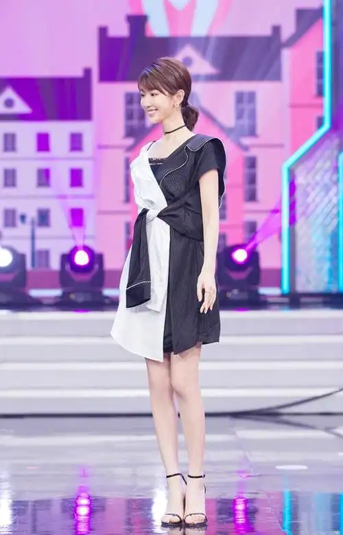 毛小彤身高身高165的毛晓彤连衣裙造型撞衫178的奚梦瑶