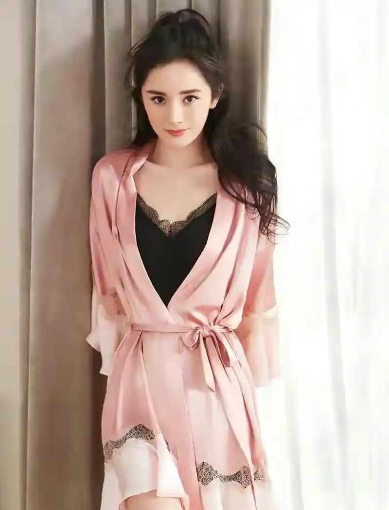 大长腿性感女明星杨幂代言维密内衣秀