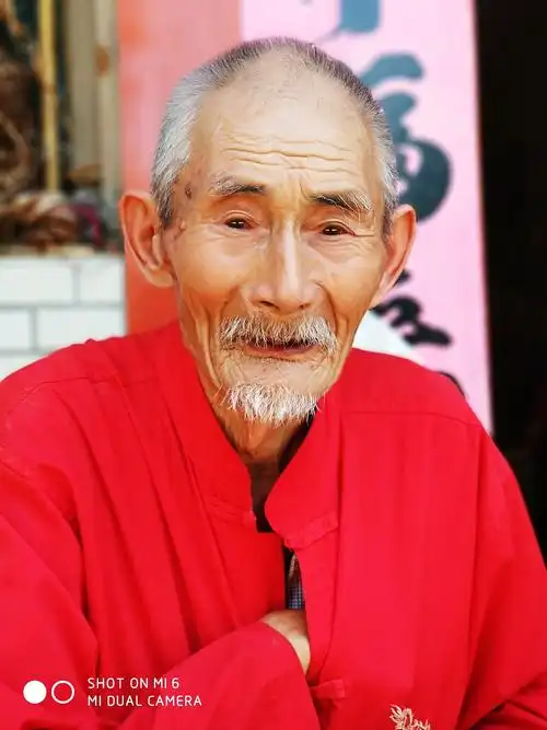 空巢老人的褪色人生