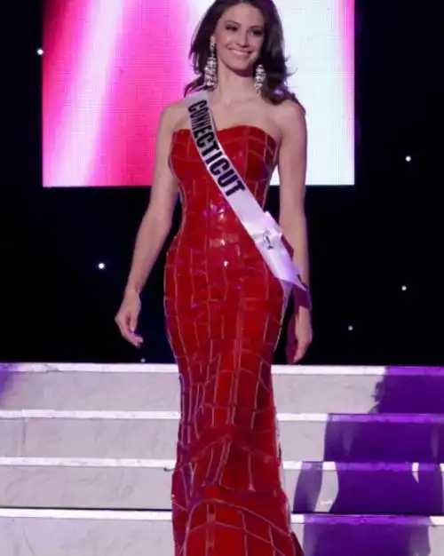 回顾:美医生娶选美皇后,婚后发现妻子竟是应召女郎,并