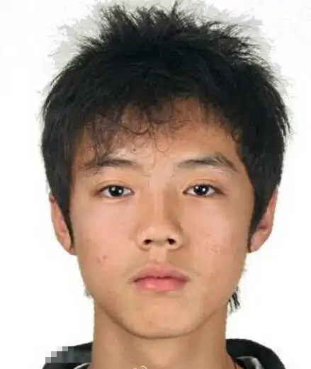 (9 /43张)鹿晗身份证照片居然可以留刘海吗?