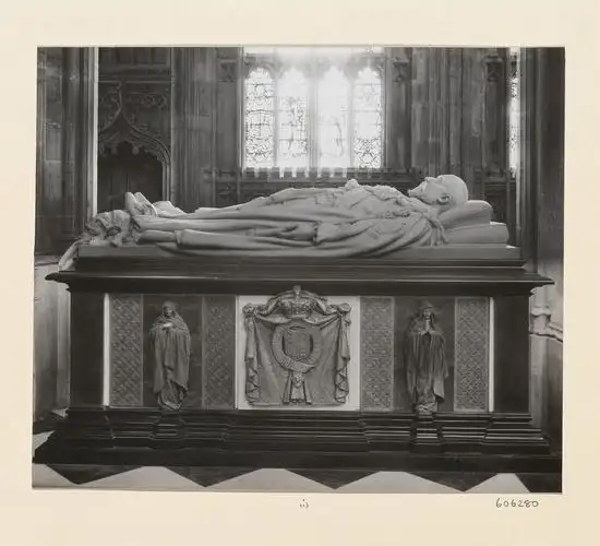 近代英国王室的墓地在温莎古堡①主要集中在圣乔治教堂