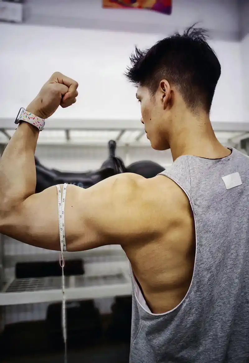 今天在健身房看到一个小哥哥在测量胳膊肌肉的维度,只是看看就能感受