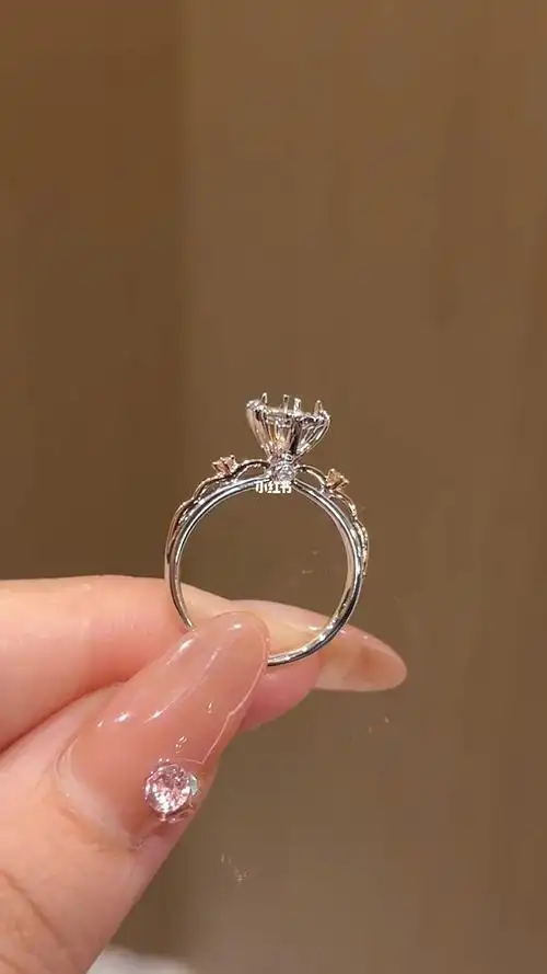 精致出圈的新款分色六爪戒托78