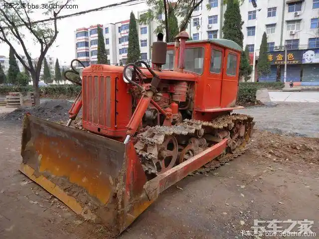 拍工程机械之古老的东方红链轮推土机