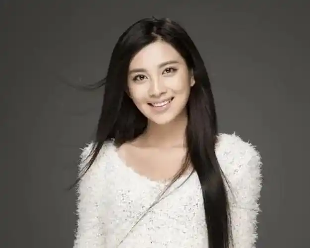 最后要说的就是方怡的扮演者了.