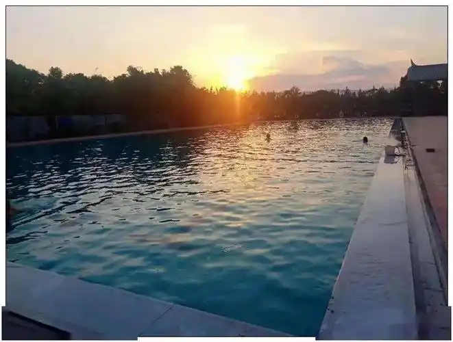 毛家营温泉:宜良县狗街镇毛家营温泉是一家集温泉泡池,标准温泉游泳池