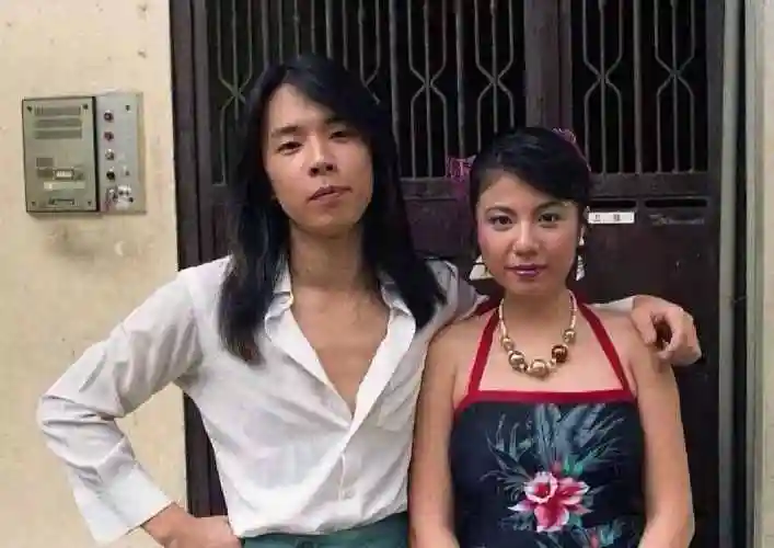 1993年黄家驹去世,前女友林楚麒以未亡人身份守夜,她现在如何了