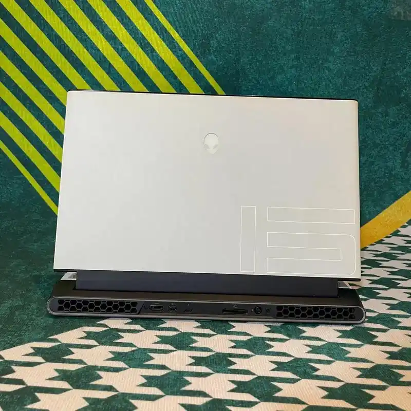 稀缺白色外星人 m15r2 笔记本.外星人m15r2 独显r - 抖音