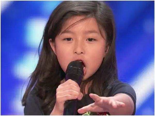 劲过香港小巨肺谭芷昀!《全美一叮》萤光舞团队直入决赛