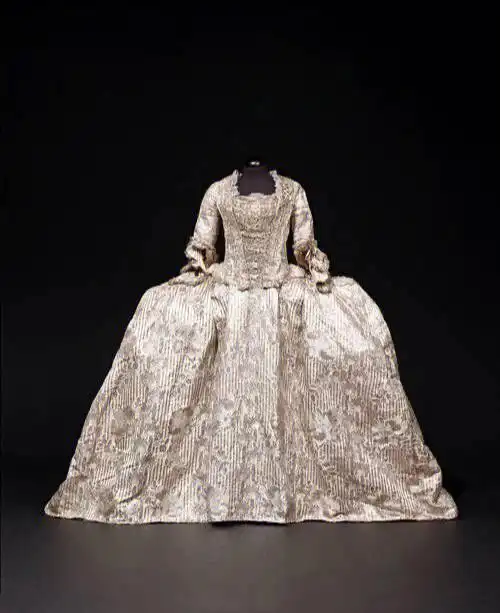 法国宫廷礼服约1770年