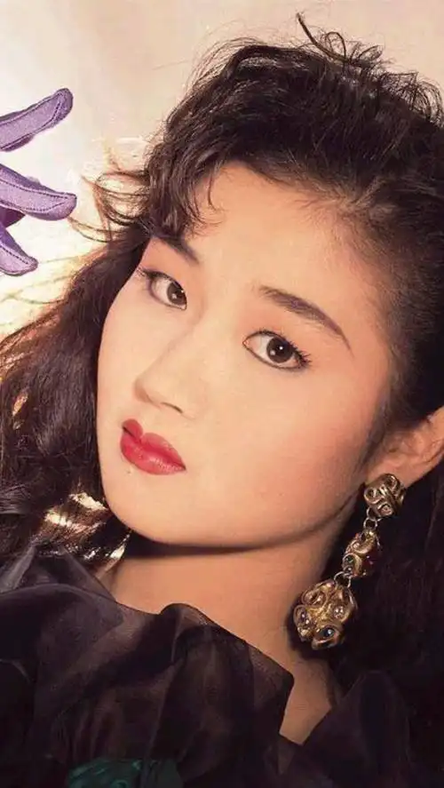 万绮雯时尚唯美写真照,气质优雅,温婉贤淑