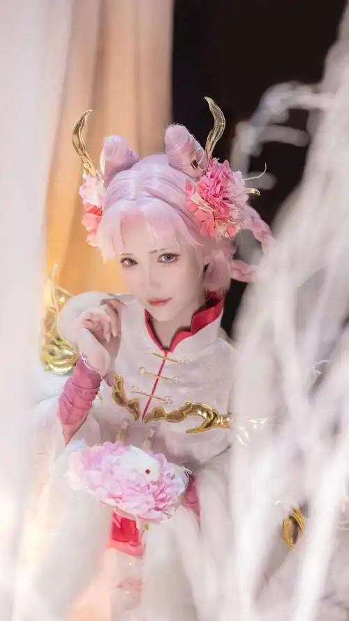 cosplay丨王者荣耀#嫦娥·拒霜思,此刻她犹如一朵盛开的牡丹