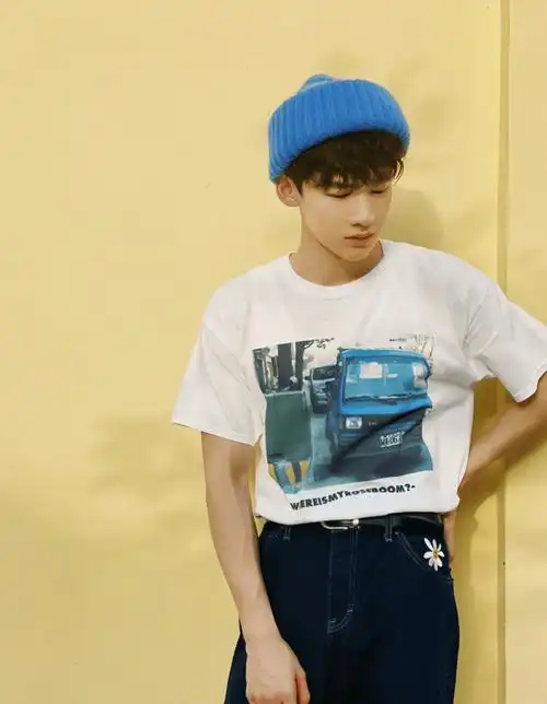 白敬亭的穿搭是内娱中公认的男友风穿搭模板,"会穿"是他的标签之一