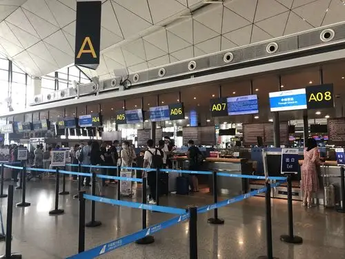 沈阳桃仙机场的南航值机柜台