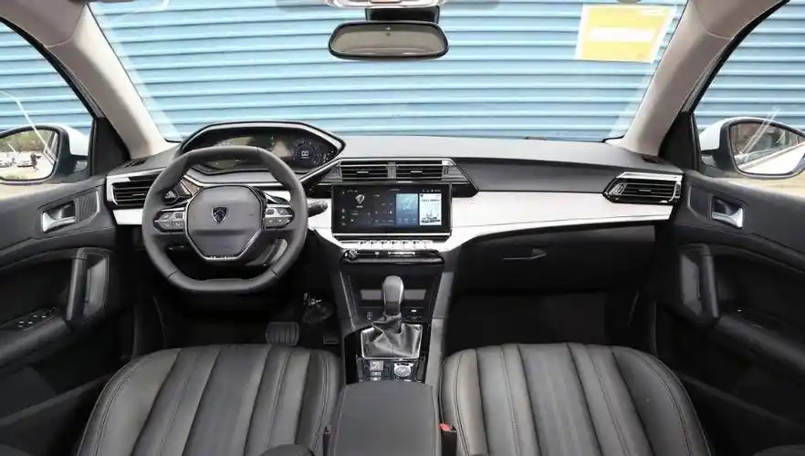 东风标致408推出200台限量版,售价6.97万,能无脑冲?