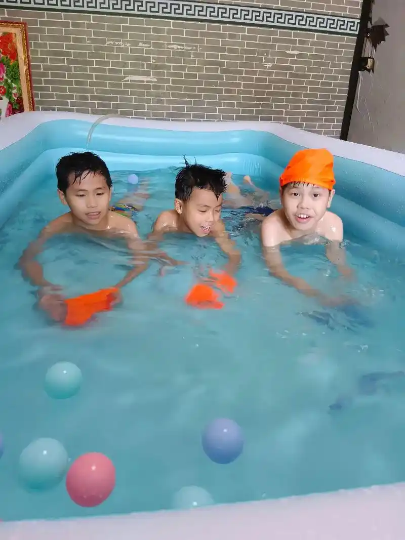 在家游泳欢乐