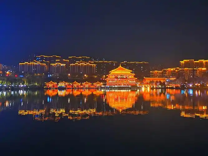 西安曲江南湖夜景