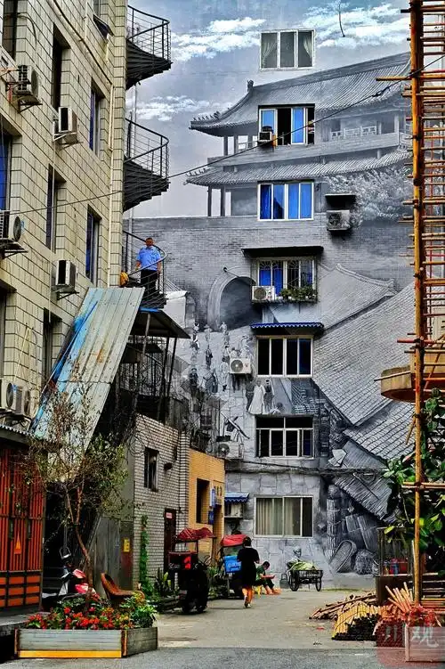 > 详情近段时间以来,许多成都市民都无意间发现,老城区的不少居民小区