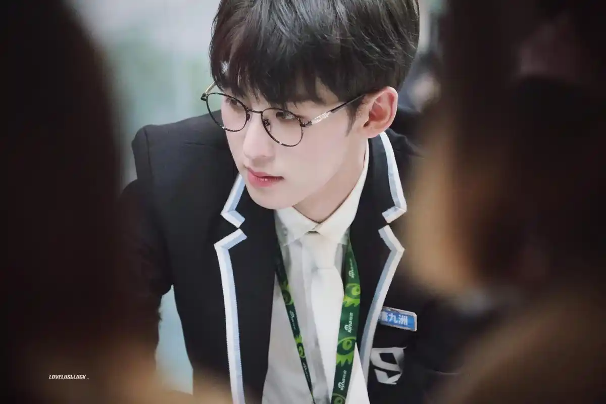 《青你》唐九洲上台变身控场洲,助力品牌推广.唐九洲代言推荐