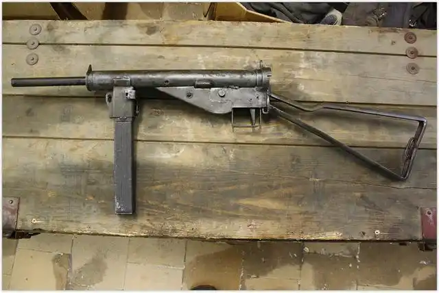 焊缝歪斜表面坑洼德军士兵心想德国咋能造出这么差劲的冲锋枪