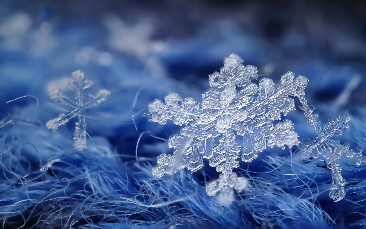 玲珑剔透的雪花