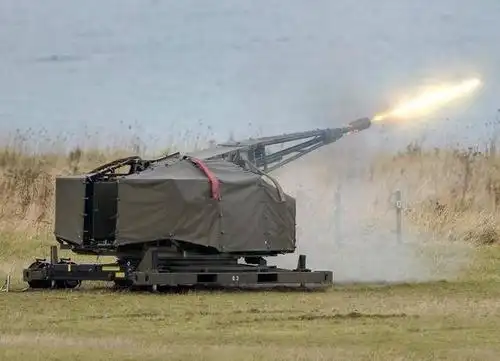 正在射击的35毫米机关炮