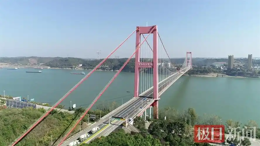 一次性为960米主桥铺装金钟罩宜昌长江大桥桥面改造即将完工