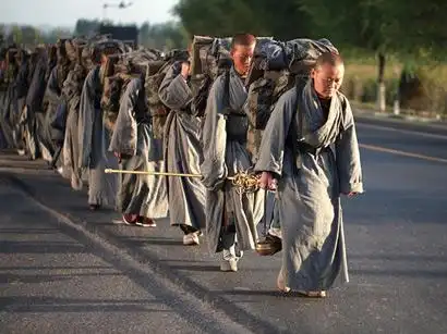中国女性苦行僧的生活行脚乞食露宿野外