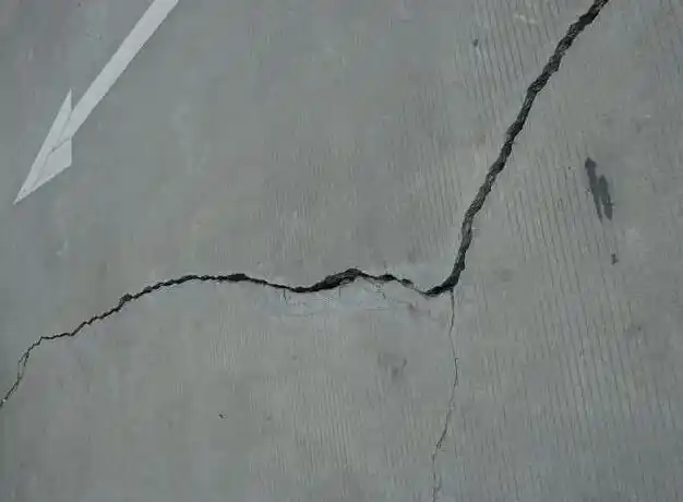 水泥混凝土产生裂缝的原因预防修补处理方法