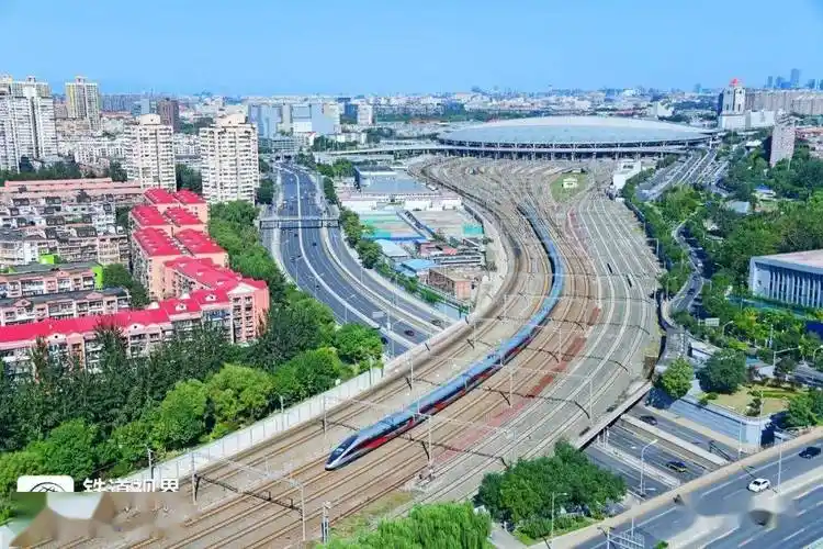 从车型上看,目前全路正式配属的200~250km/h 动车