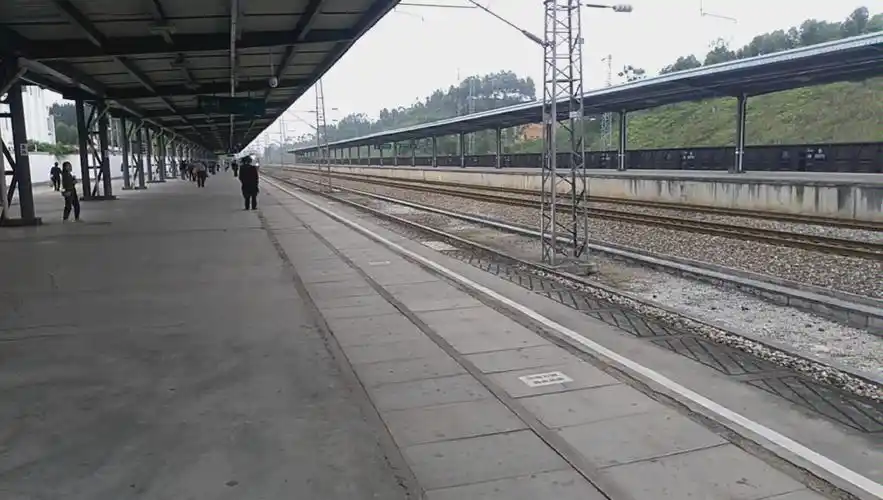 202004205535次列车进出宜州站渣渣画质