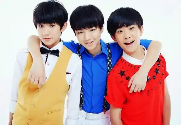 tfboys出道已经五年了!久违再同框,王源快与王俊凯一样高了