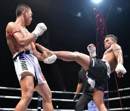 广州拳赛之都拳王争霸赛 古泰拳"麻绳战"降临