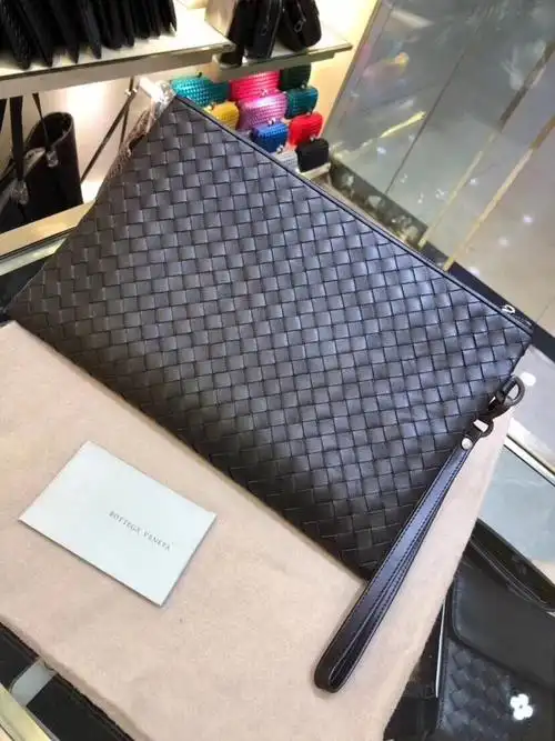 宝缇嘉(bv)男士手包,收编牛皮,29*20 cm,a1645736,我是奢侈品我小贵