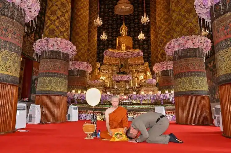 泰国深圳总商会剃度为僧泰国男人期望履行的使命