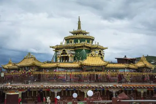 这次上坛城2楼转了3圈 色达喇荣五明佛学院